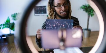 TrivDaily - Bitcoin Falls Below $104,000-Here's Why 62 Bitcoin Falls Below $104,000-Here’s Why