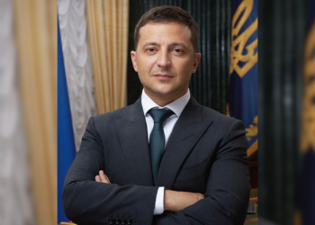 Zelensky Rushes to London as Trump Accuses Him Over Peace Plan and Kremlin Applauds US Pressure