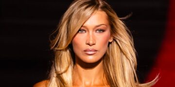 TrivDaily - Bella Hadid just matched her glasses to her £79 off-the-shoulder festive top 69 Bella Hadid just matched her glasses to her £79 off-the-shoulder festive top