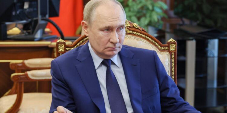 Putin Mocks Trump’s Ukraine Peace Push: Russia Hammers Zelenskyy’s Forces Hours Before Crucial US Summit