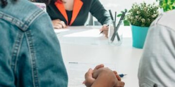 Slow Adoption of iOS 26 on iPhones May Have Unexpectedly Hurt Tesla’s Sales: Report