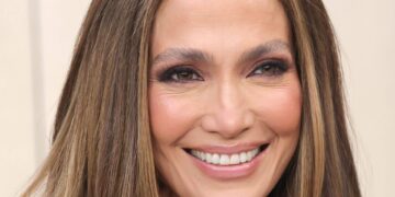 Jennifer Lopez steals the show in daring plunging gown on the red carpet
