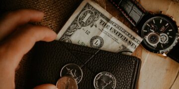 US dollar steadies as markets await Iran war signals and central bank moves