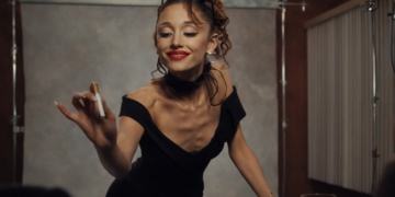 TrivDaily - Ariana Grande's Body Scrutiny Sparks Concern as Eating Disorder Patients Report 'Fear and Anger' 21 Ariana Grande’s Body Scrutiny Sparks Concern as Eating Disorder Patients Report ‘Fear and Anger’